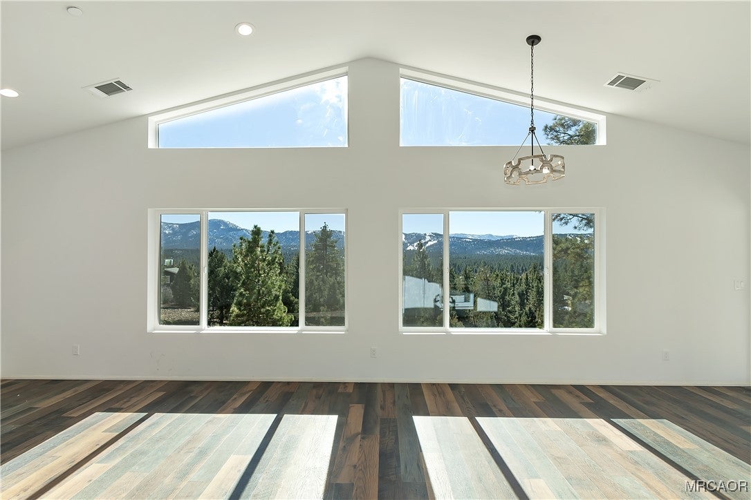 Big Bear City, California, 92314, United States, 7 Bedrooms Bedrooms, ,6 BathroomsBathrooms,Residential,Active,1998585