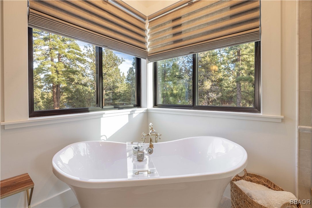 Big Bear City, California, 92314, United States, ,5 BathroomsBathrooms,Residential,Active,1702723