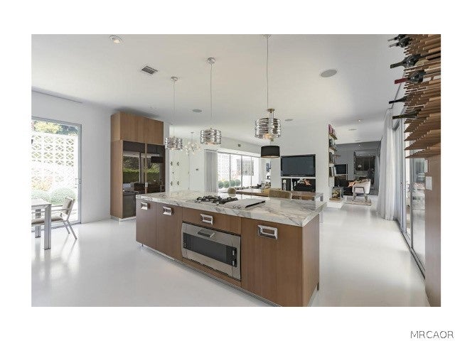 Pasadena, California, 91105, United States, 3 Bedrooms Bedrooms, ,3 BathroomsBathrooms,Residential,Active,2027767