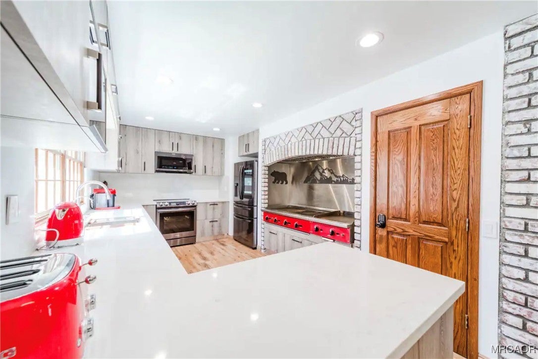 Big Bear Lake, California, 92315, United States, 6 Bedrooms Bedrooms, ,6 BathroomsBathrooms,Residential,Active,1999169