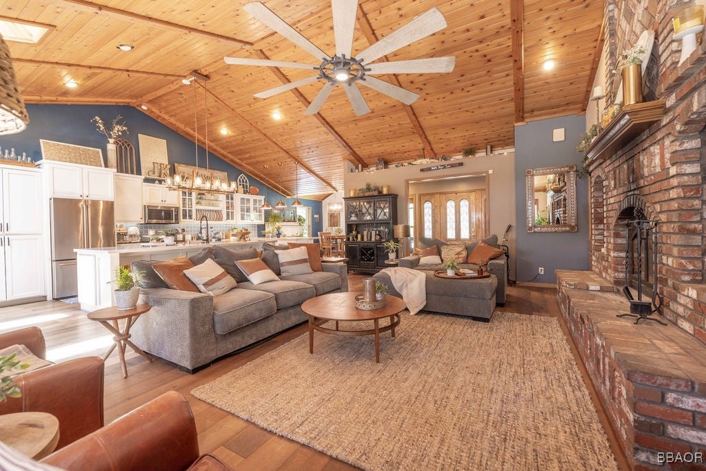 Big Bear Lake, California, 92315, United States, 5 Bedrooms Bedrooms, ,4 BathroomsBathrooms,Residential,Active,1825092
