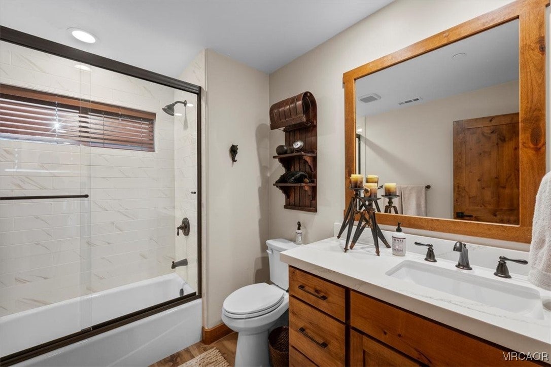 Big Bear Lake, California, 92315, United States, 4 Bedrooms Bedrooms, ,4 BathroomsBathrooms,Residential,Contingent,2006808