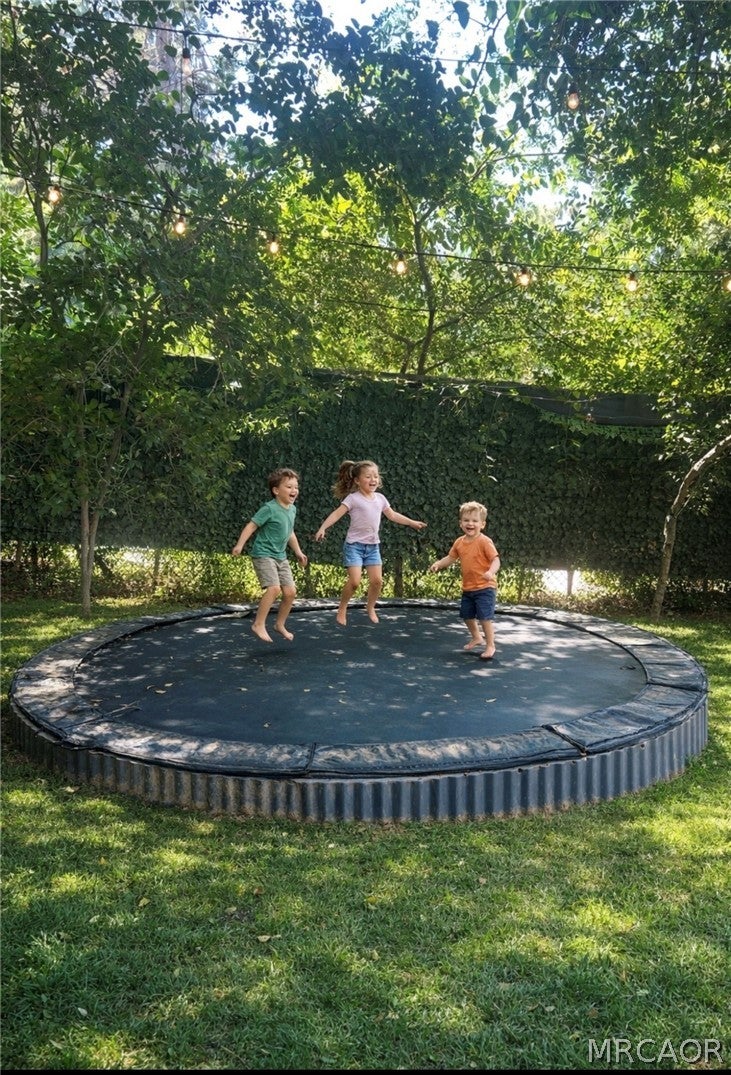 Pasadena, California, 91105, United States, 3 Bedrooms Bedrooms, ,3 BathroomsBathrooms,Residential,Active,2027767