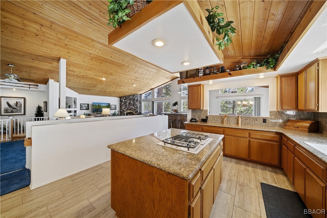 Big Bear Lake, California, 92315, United States, 4 Bedrooms Bedrooms, ,4 BathroomsBathrooms,Residential,Active,1858693