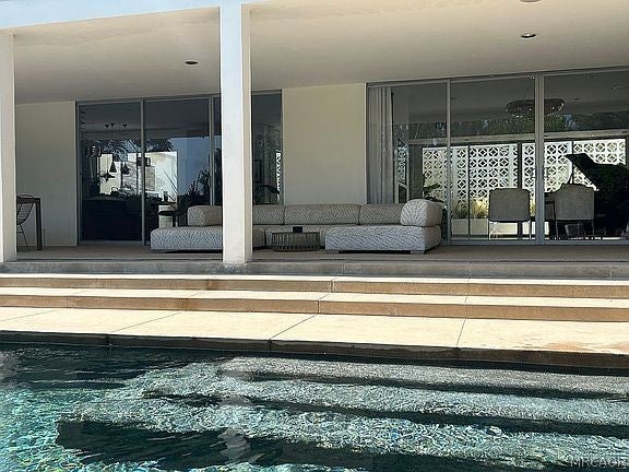 Pasadena, California, 91105, United States, 3 Bedrooms Bedrooms, ,3 BathroomsBathrooms,Residential,Active,2027767