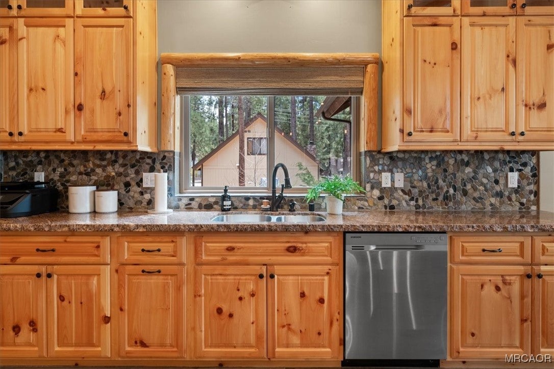 Big Bear Lake, California, 92315, United States, 3 Bedrooms Bedrooms, ,4 BathroomsBathrooms,Residential,Active,1961946