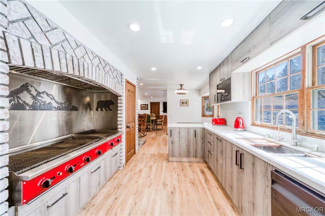 Big Bear Lake, California, 92315, United States, 6 Bedrooms Bedrooms, ,6 BathroomsBathrooms,Residential,Active,1999169