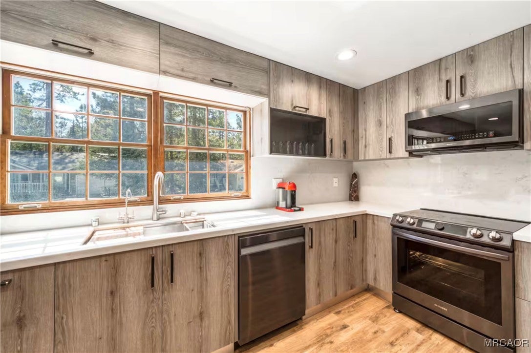 Big Bear Lake, California, 92315, United States, 6 Bedrooms Bedrooms, ,6 BathroomsBathrooms,Residential,Active,1999169