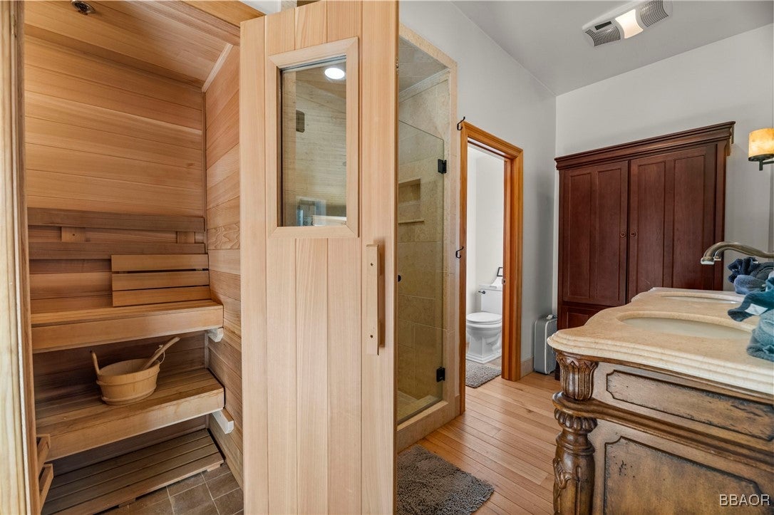 Big Bear City, California, 92314, United States, 5 Bedrooms Bedrooms, ,5 BathroomsBathrooms,Residential,Active,1745604