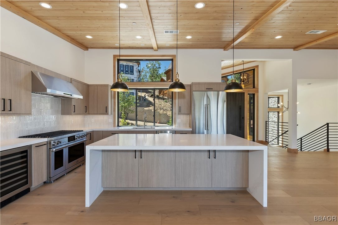 Big Bear Lake, California, 92315, United States, 5 Bedrooms Bedrooms, ,6 BathroomsBathrooms,Residential,Active,1961944