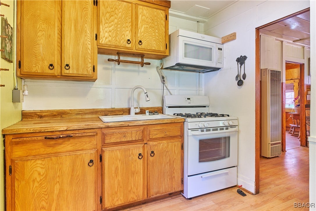 Big Bear Lake, California, 92315, United States, 7 Bedrooms Bedrooms, ,5 BathroomsBathrooms,Residential,Active,1824514