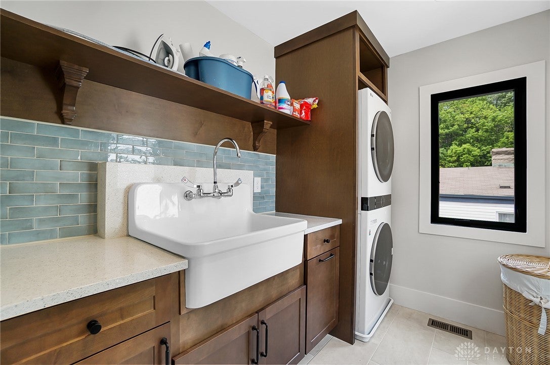 Cincinnati, Ohio, 45202, United States, 3 Bedrooms Bedrooms, ,4 BathroomsBathrooms,Residential,Active,1834477