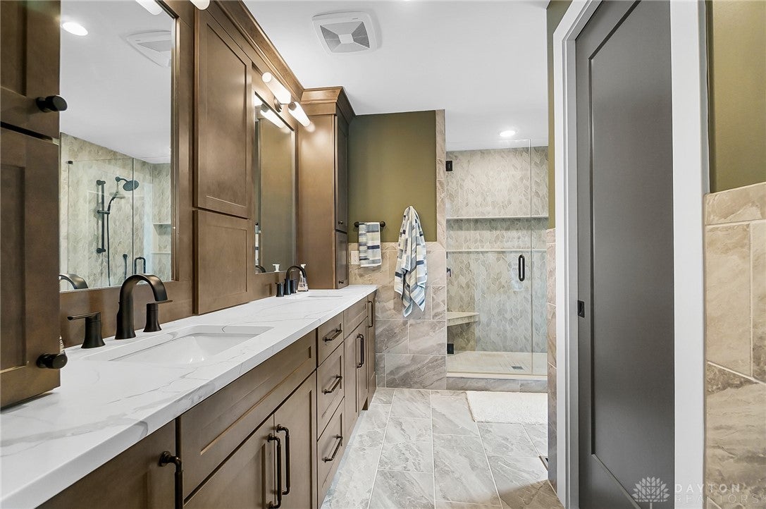 Cincinnati, Ohio, 45202, United States, 3 Bedrooms Bedrooms, ,4 BathroomsBathrooms,Residential,Active,1834477