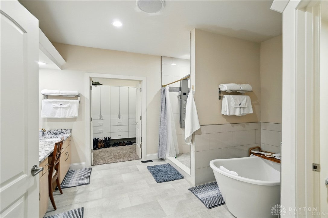 South Lebanon, Ohio, 45065, United States, 4 Bedrooms Bedrooms, ,5 BathroomsBathrooms,Residential,Active,1973369