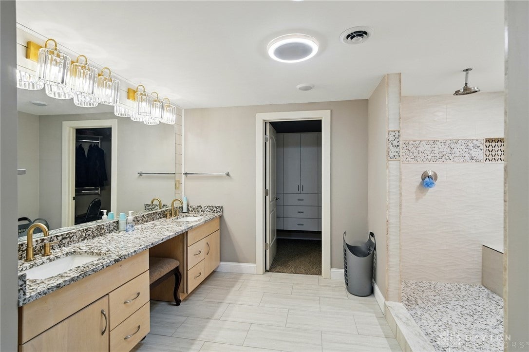 South Lebanon, Ohio, 45065, United States, 4 Bedrooms Bedrooms, ,5 BathroomsBathrooms,Residential,Active,1973369