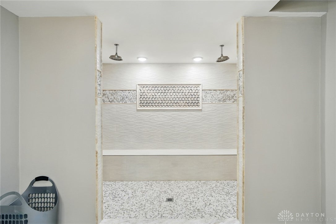 South Lebanon, Ohio, 45065, United States, 4 Bedrooms Bedrooms, ,5 BathroomsBathrooms,Residential,Active,1973369