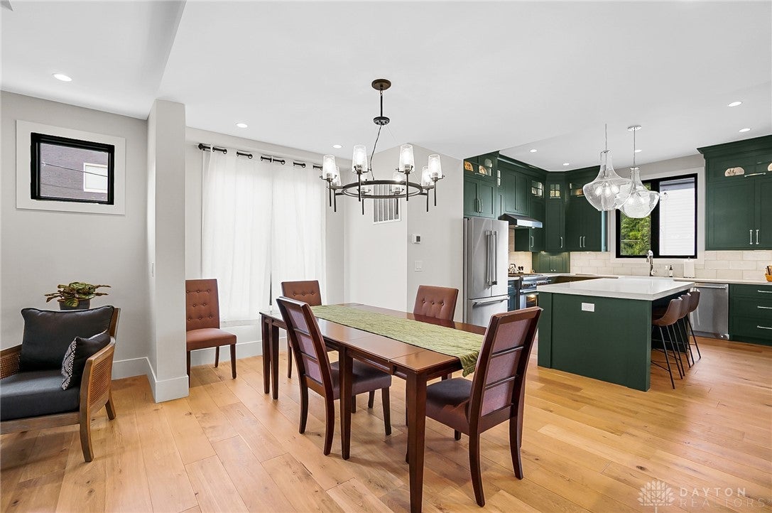 Cincinnati, Ohio, 45202, United States, 3 Bedrooms Bedrooms, ,4 BathroomsBathrooms,Residential,Active,1834477