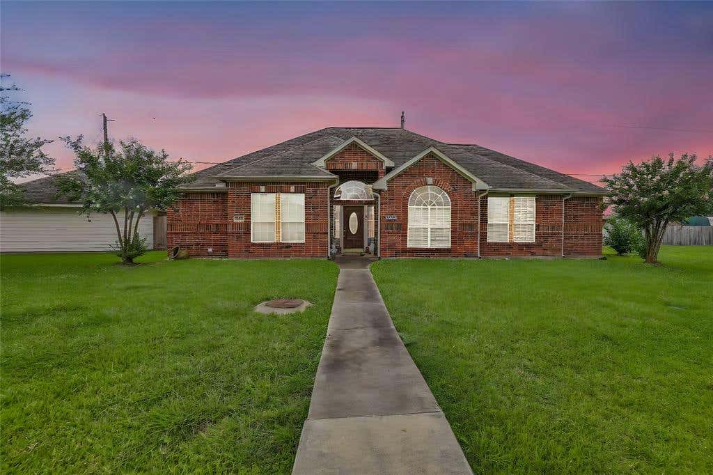 12107 FISHER DR, BAYTOWN, TX 77523, photo 1 of 34