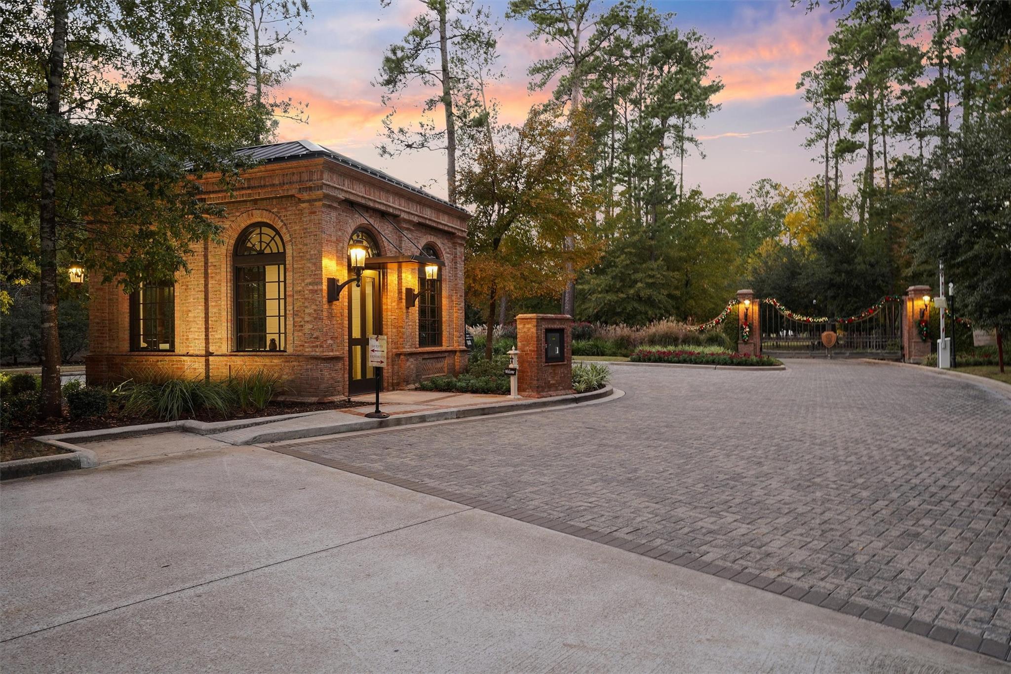 Montgomery, Texas, 77316, United States, 3 Bedrooms Bedrooms, ,5 BathroomsBathrooms,Residential,Pending,1703460