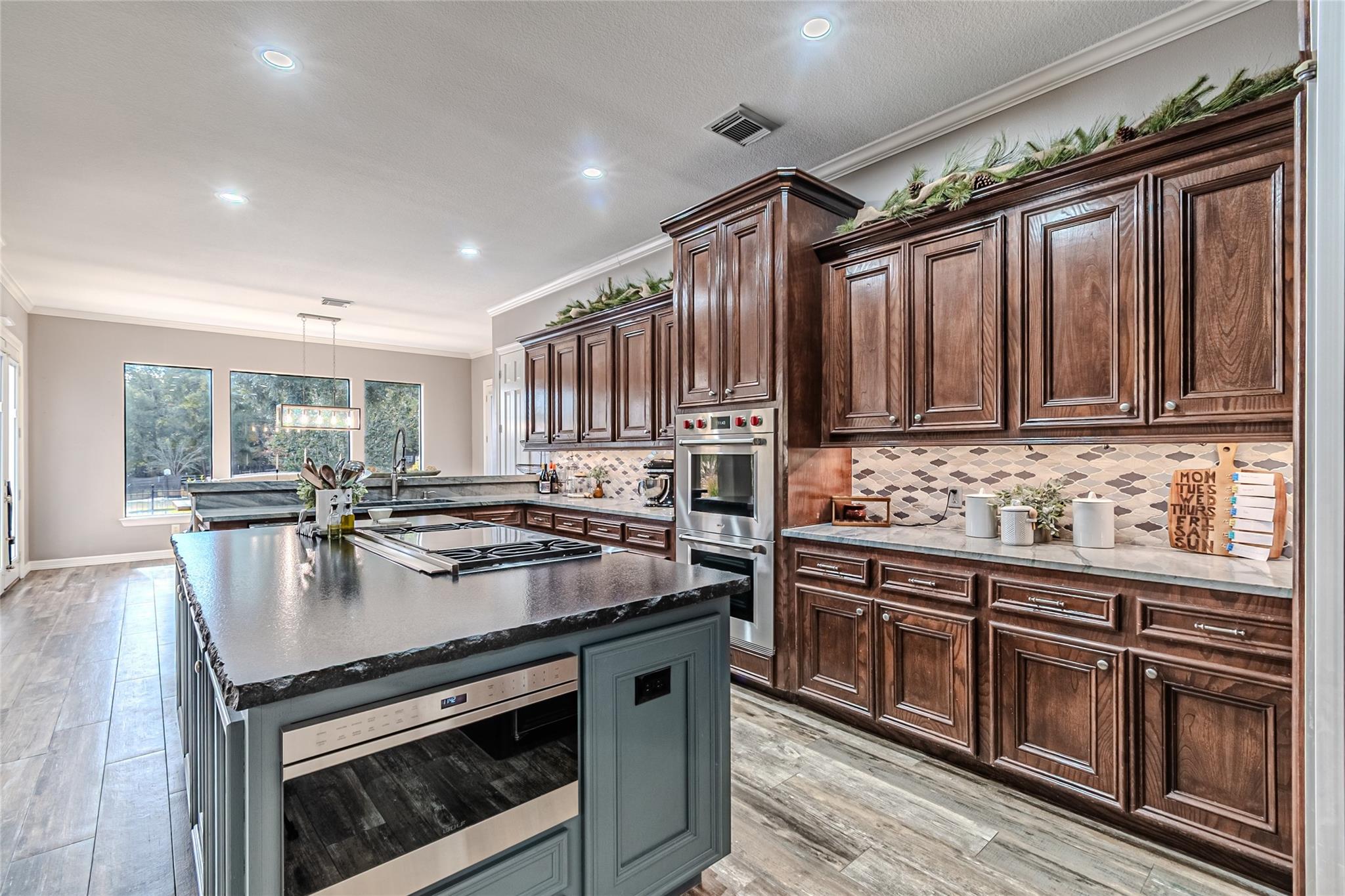 Montgomery, Texas, 77316, United States, 4 Bedrooms Bedrooms, ,7 BathroomsBathrooms,Residential,Active,1993945