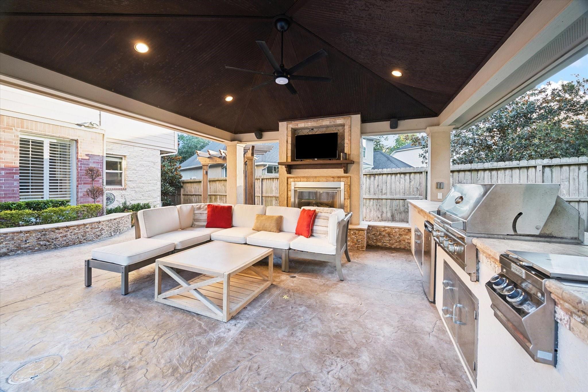 The Woodlands, Texas, 77382, United States, 4 Bedrooms Bedrooms, ,5 BathroomsBathrooms,Residential,Pending,2007189