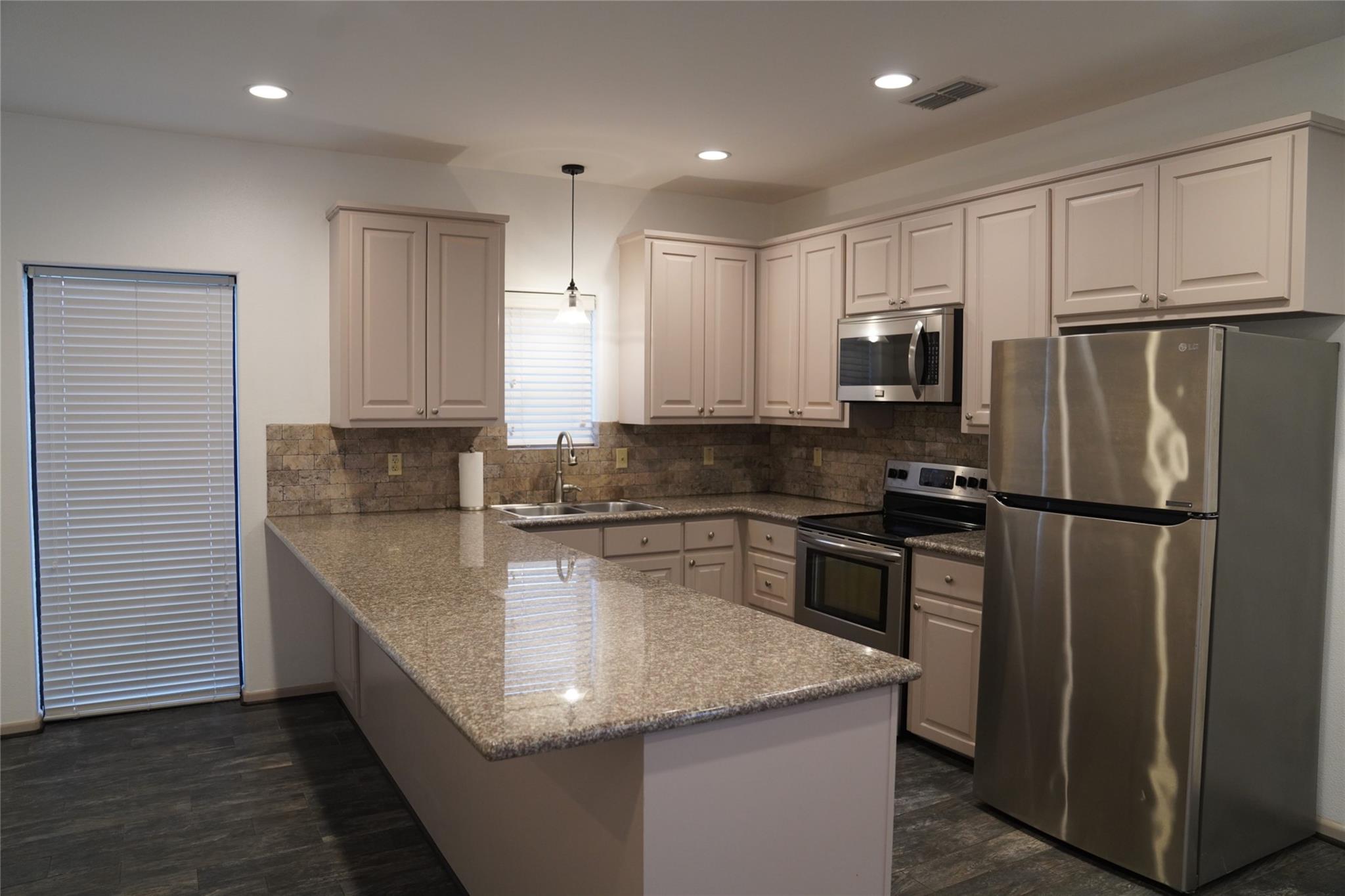 Sheridan, Texas, 77475, United States, 8 Bedrooms Bedrooms, ,5 BathroomsBathrooms,Residential,Active,1954329