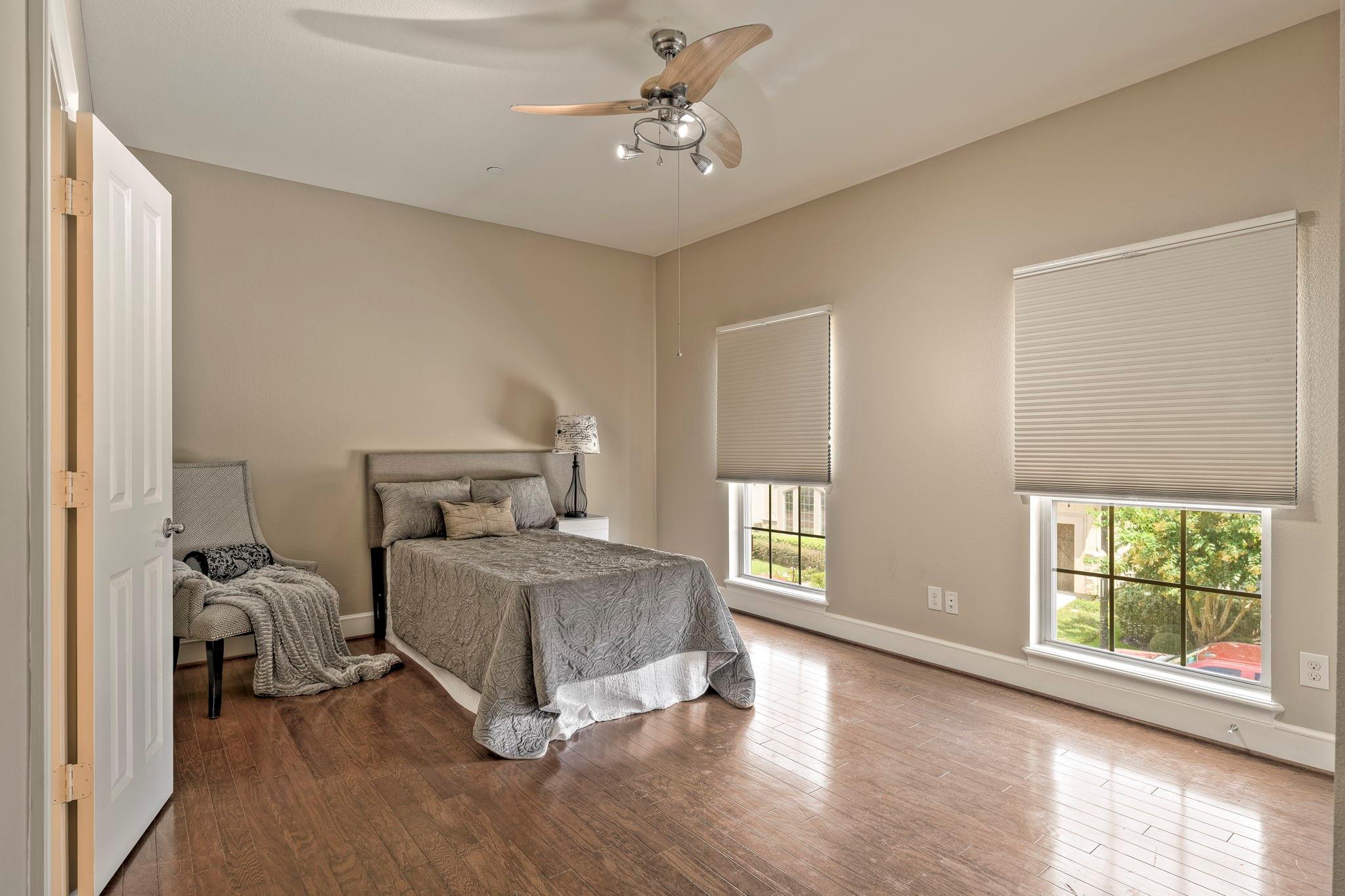 Houston, Texas, 77055, United States, 4 Bedrooms Bedrooms, ,4 BathroomsBathrooms,Residential,Active,1914629