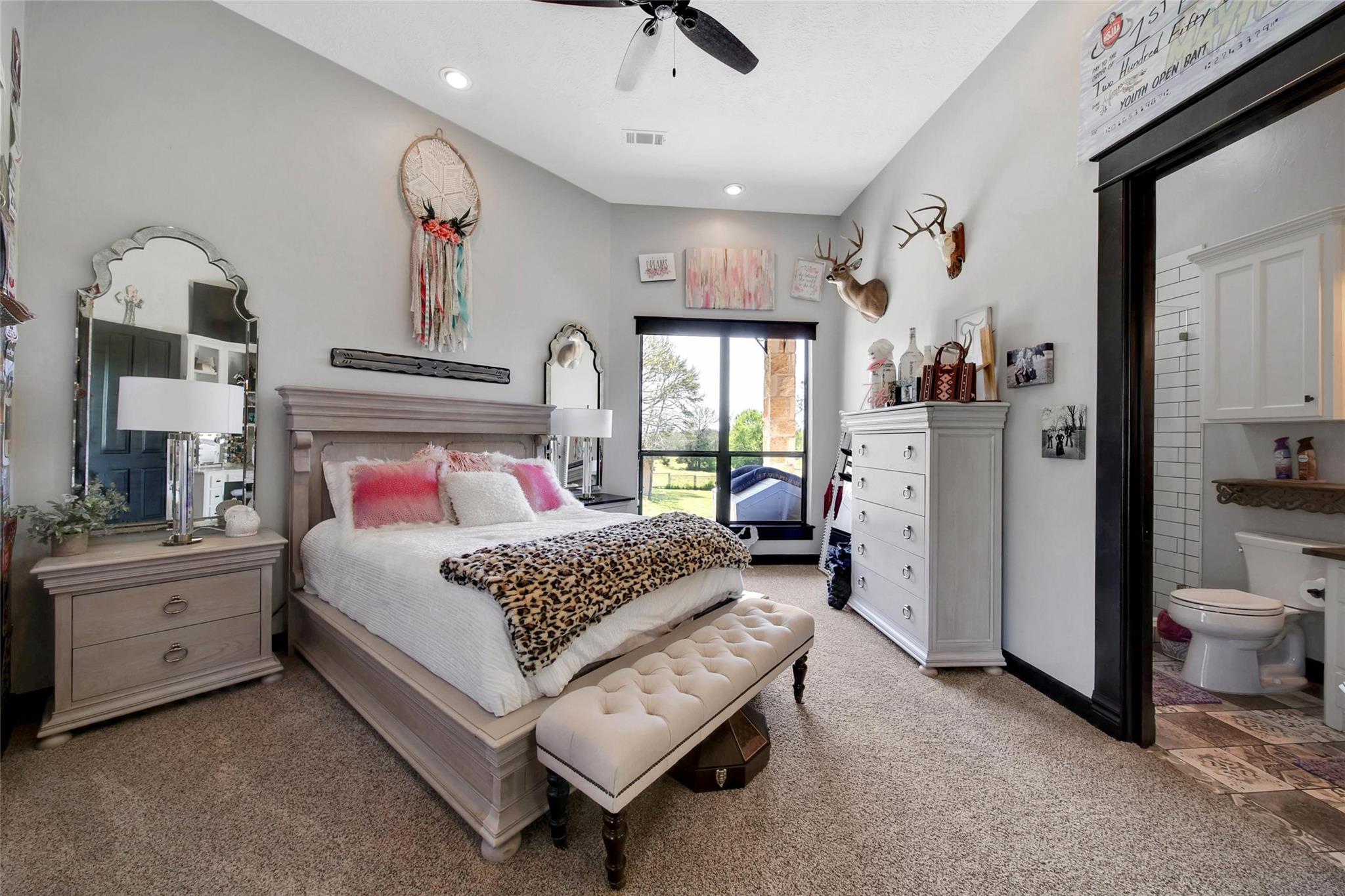 Montgomery, Texas, 77316, United States, 6 Bedrooms Bedrooms, ,6 BathroomsBathrooms,Residential,Active,1907981