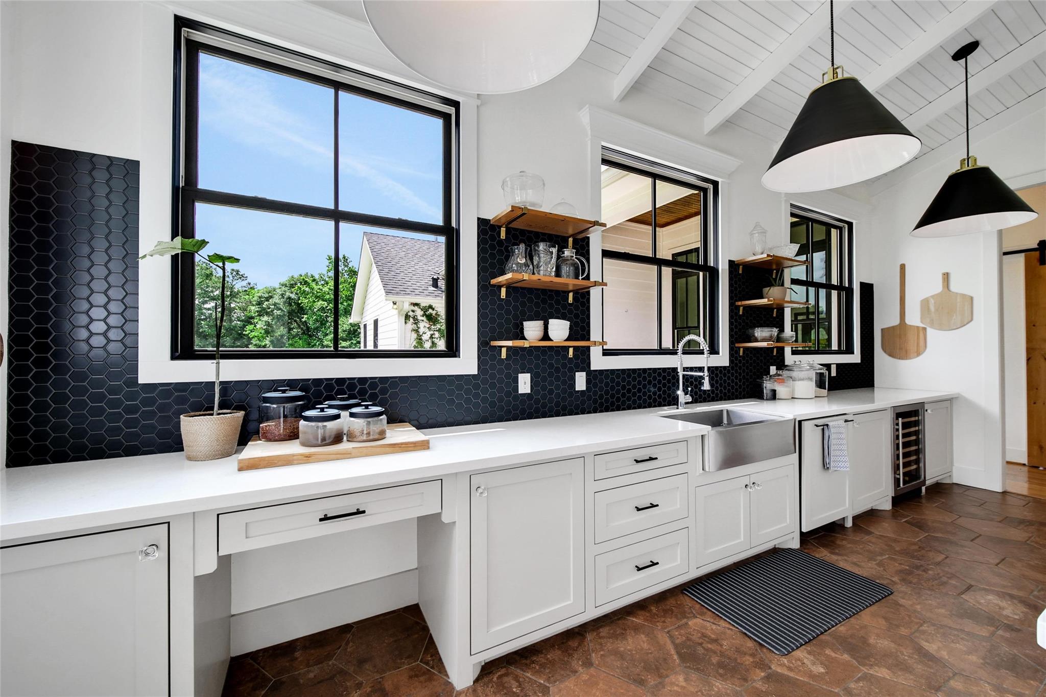 Montgomery, Texas, 77316, United States, 6 Bedrooms Bedrooms, ,8 BathroomsBathrooms,Residential,Active,1970955