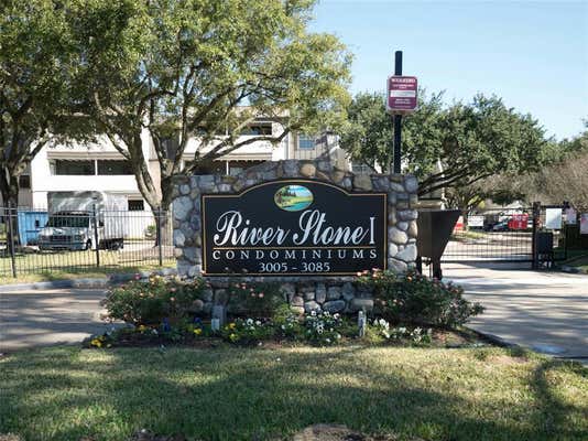 3075 WALNUT BEND LN APT 18, HOUSTON, TX 77042 - Image 1