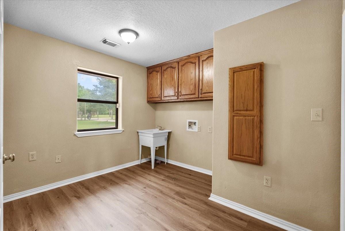 Santa Fe, Texas, 77510, United States, 3 Bedrooms Bedrooms, ,2 BathroomsBathrooms,Residential,Pending,1909101