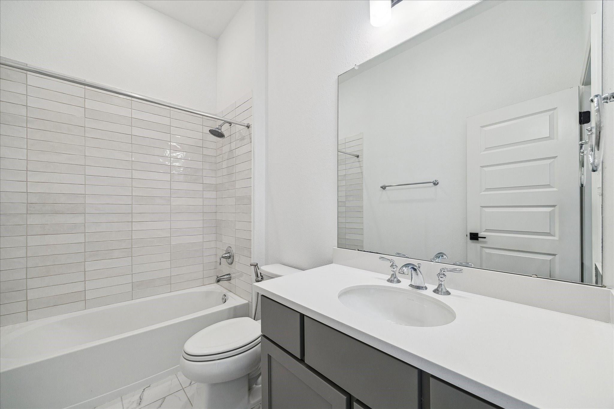 Sugar Land, Texas, 77459, United States, 5 Bedrooms Bedrooms, ,6 BathroomsBathrooms,Residential,Active,2012474