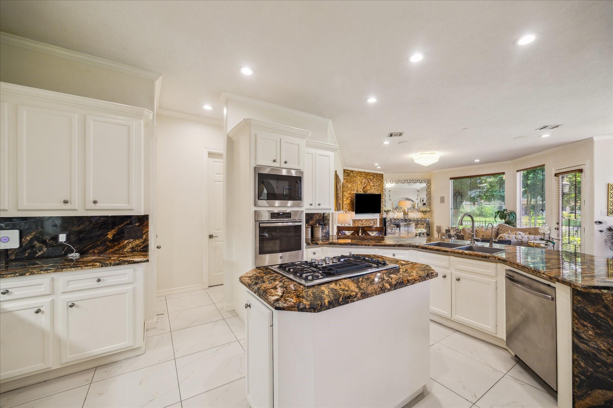 Sugar Land, Texas, 77479, United States, 5 Bedrooms Bedrooms, ,5 BathroomsBathrooms,Residential,Active,1900192