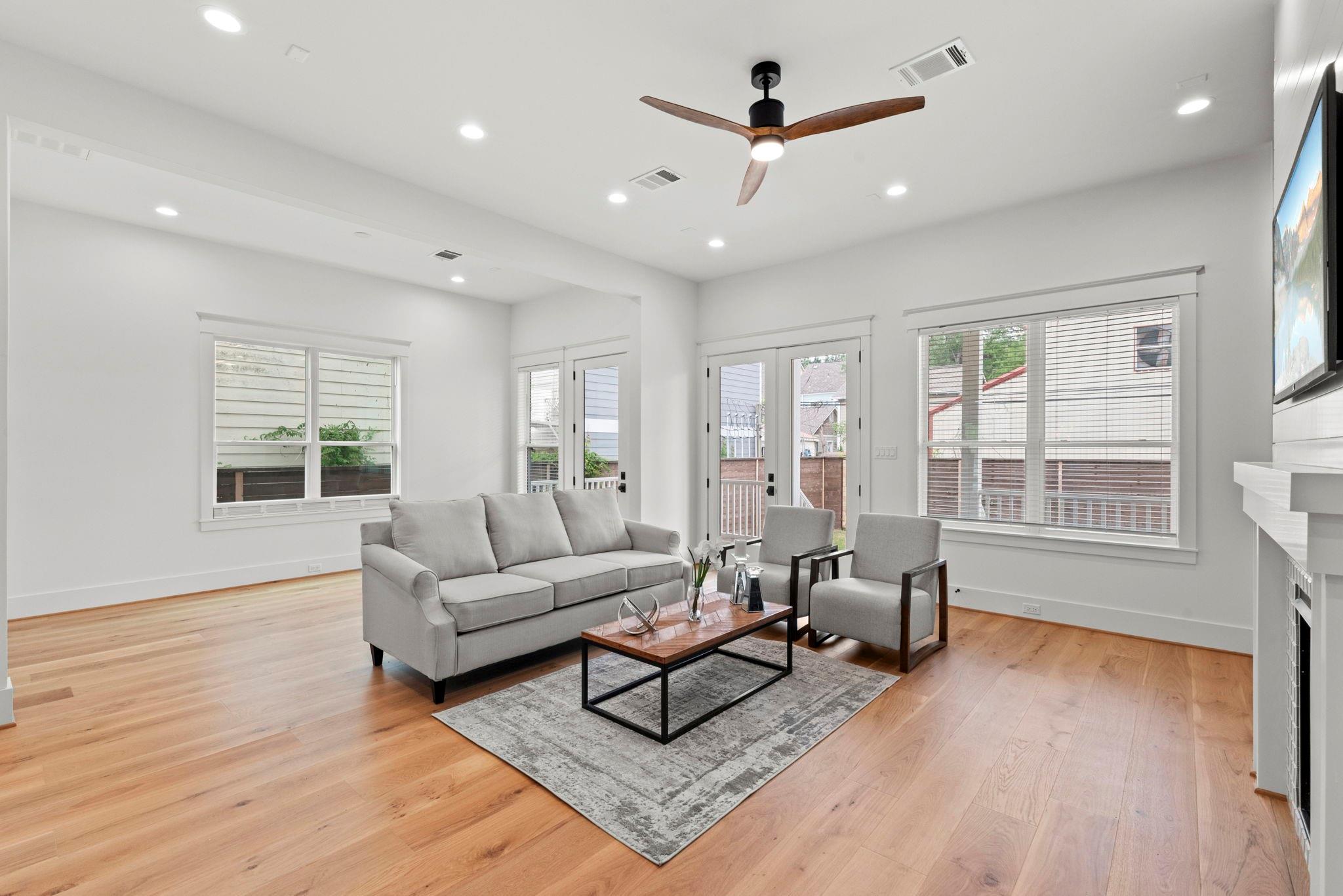 Houston, Texas, 77008, United States, 4 Bedrooms Bedrooms, ,5 BathroomsBathrooms,Residential,Active,1990668