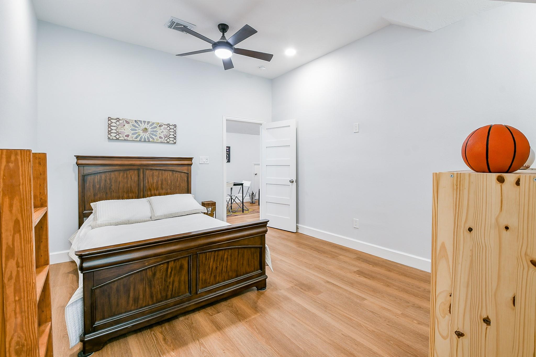 Houston, Texas, 77056, United States, ,3 BathroomsBathrooms,Residential,Active,1888505