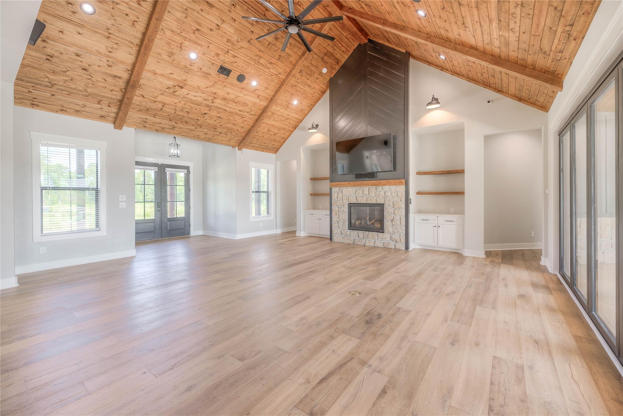 Livingston, Texas, 77351, United States, 5 Bedrooms Bedrooms, ,6 BathroomsBathrooms,Residential,Active,1905360