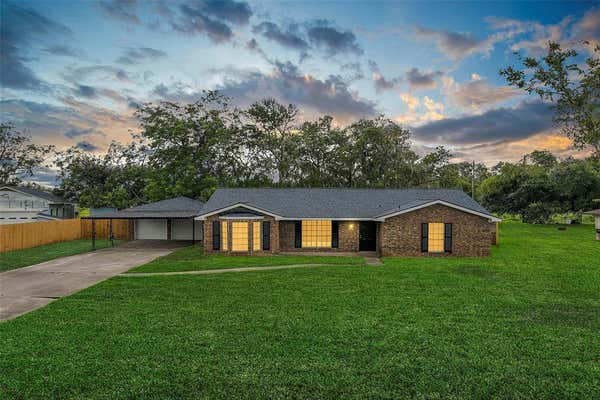 38 HOLLYCHASE ST, CLUTE, TX 77531 - Image 1