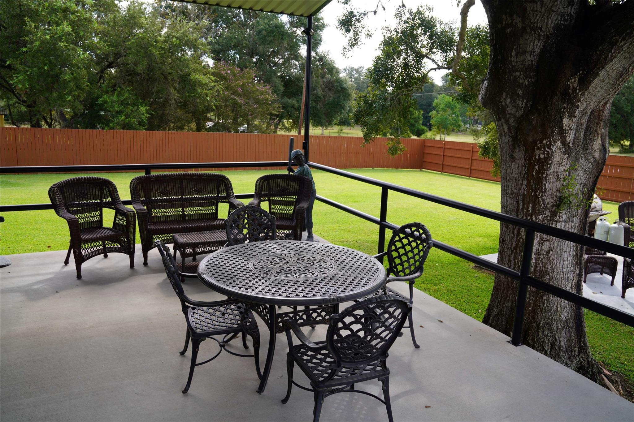 Sheridan, Texas, 77475, United States, 8 Bedrooms Bedrooms, ,5 BathroomsBathrooms,Residential,Active,1954329