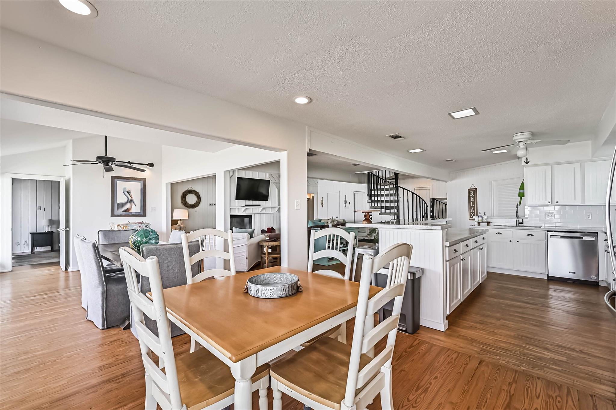 Galveston, Texas, 77554, United States, 4 Bedrooms Bedrooms, ,3 BathroomsBathrooms,Residential,Active,1909088