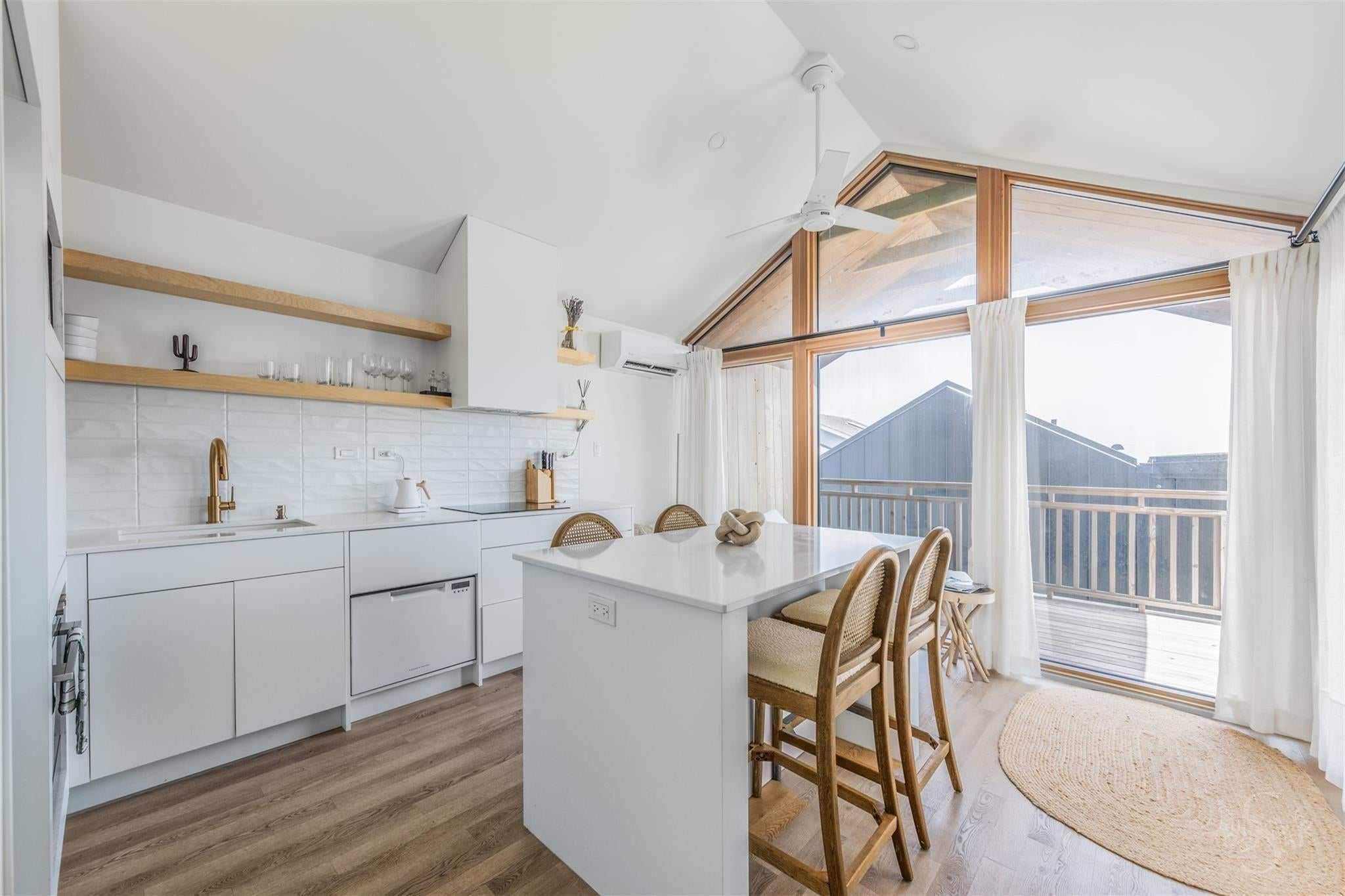 Galveston, Texas, 77550, United States, 4 Bedrooms Bedrooms, ,2 BathroomsBathrooms,Residential,Active,1885028