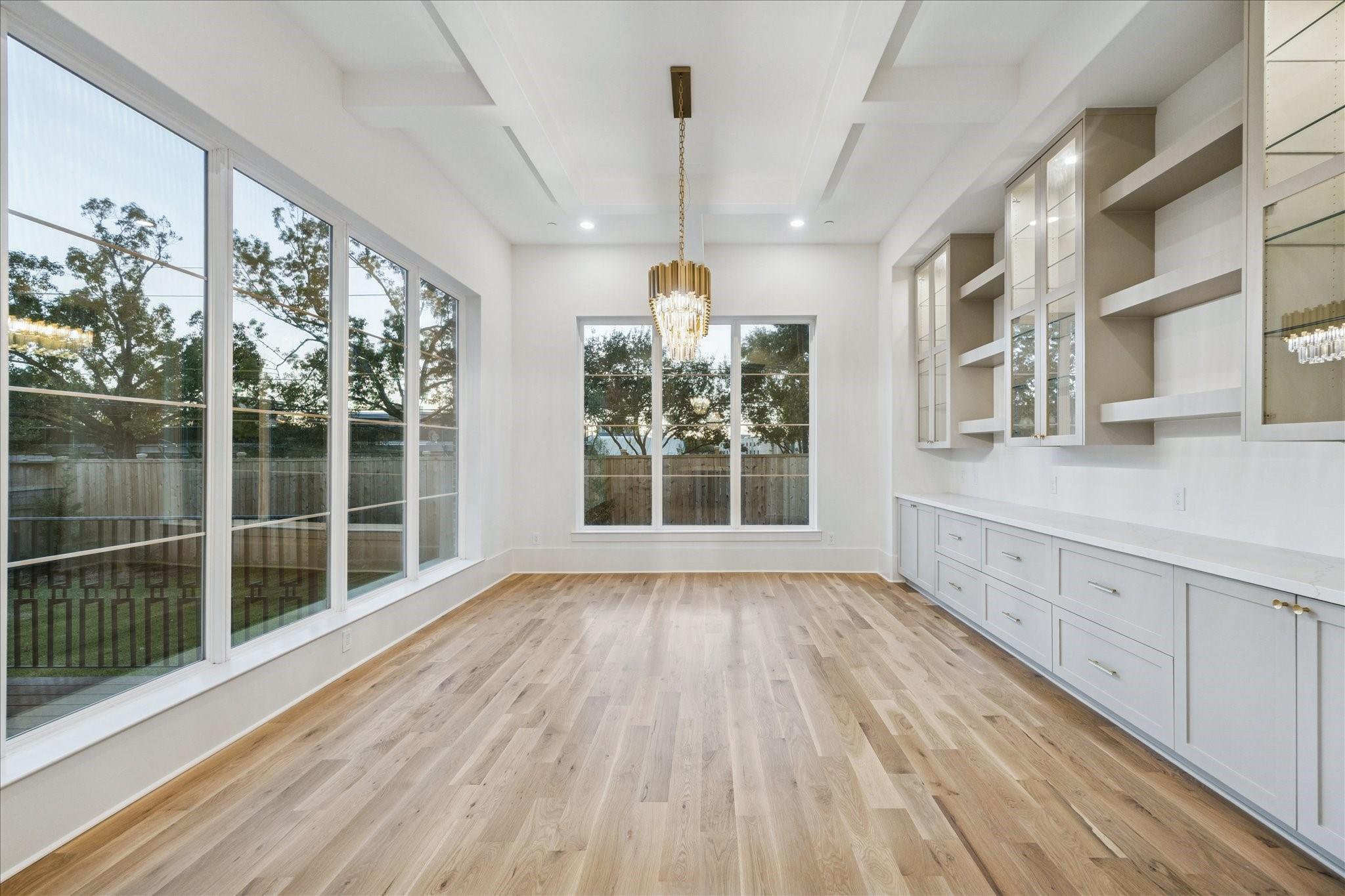 Bellaire, Texas, 77401, United States, 4 Bedrooms Bedrooms, ,6 BathroomsBathrooms,Residential,Pending,2001061