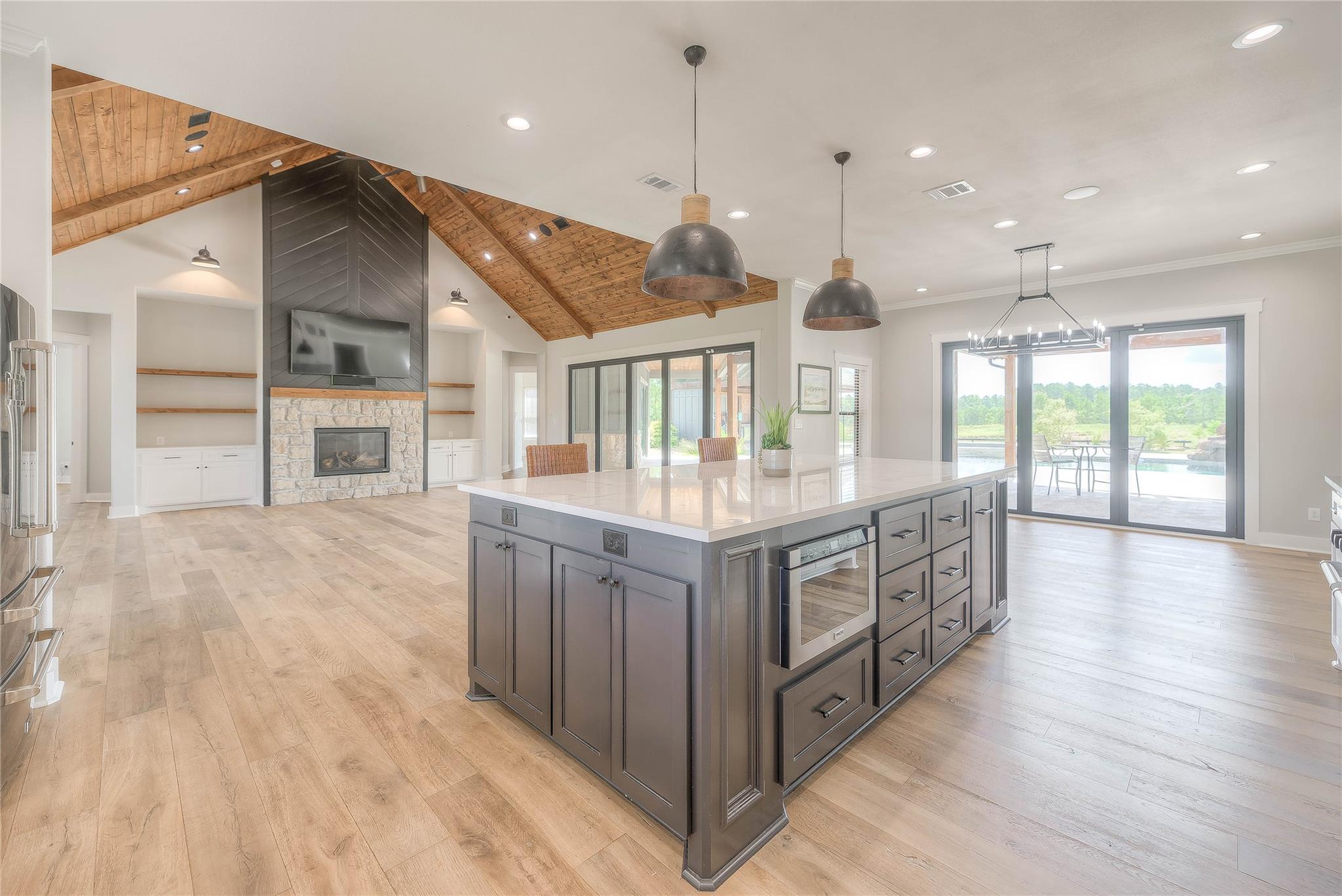 Livingston, Texas, 77351, United States, 5 Bedrooms Bedrooms, ,6 BathroomsBathrooms,Residential,Active,1905360