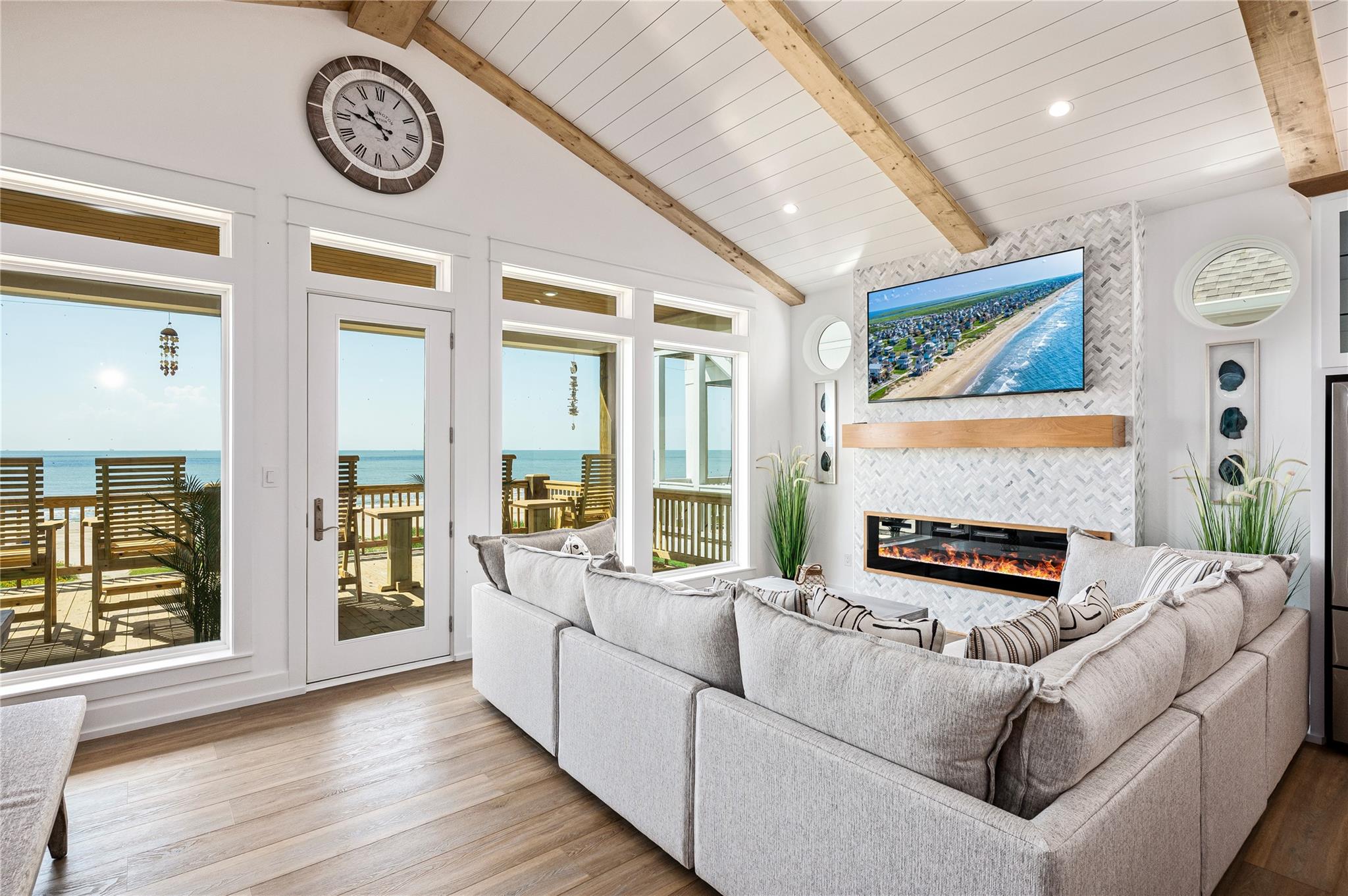 Crystal Beach, Texas, 77650, United States, 4 Bedrooms Bedrooms, ,3 BathroomsBathrooms,Residential,Active,1944100
