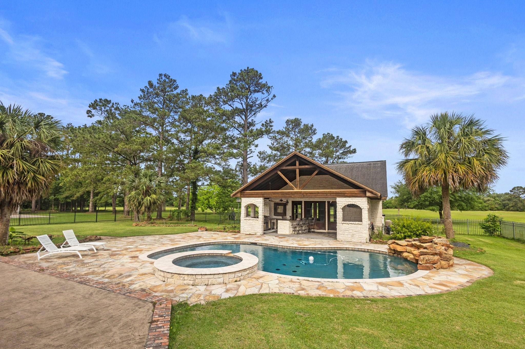 Winnie, Texas, 77665, United States, 3 Bedrooms Bedrooms, ,4 BathroomsBathrooms,Residential,Active,2009857