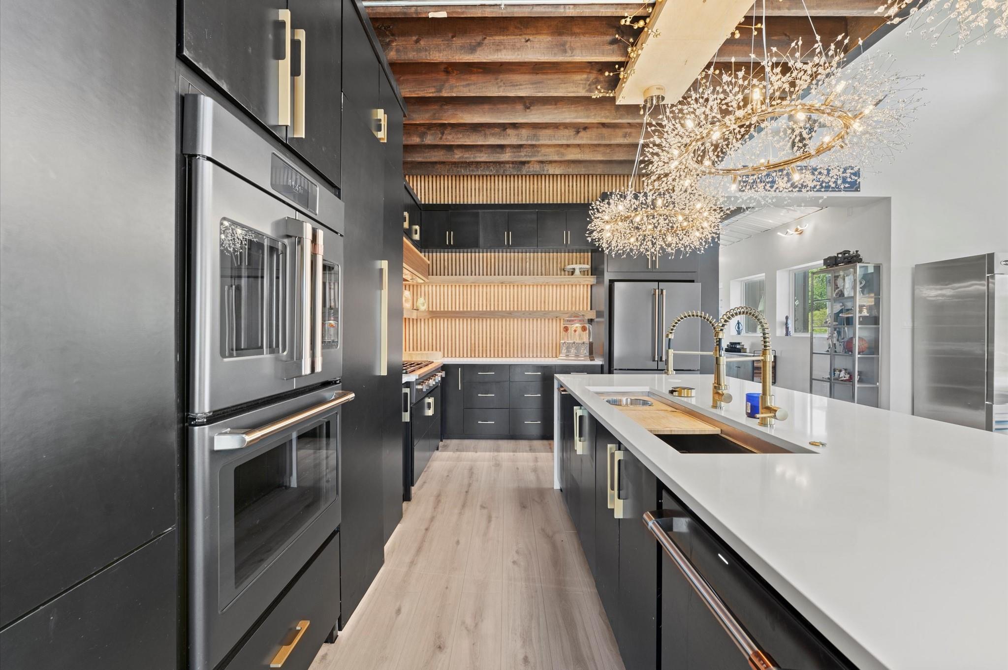 Montgomery, Texas, 77316, United States, 5 Bedrooms Bedrooms, ,7 BathroomsBathrooms,Residential,Active,1963409