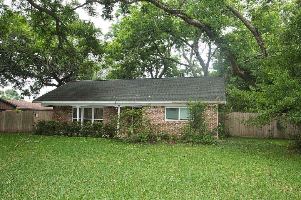 318 PRIMROSE RD, JONES CREEK, TX 77541, photo 1 of 11