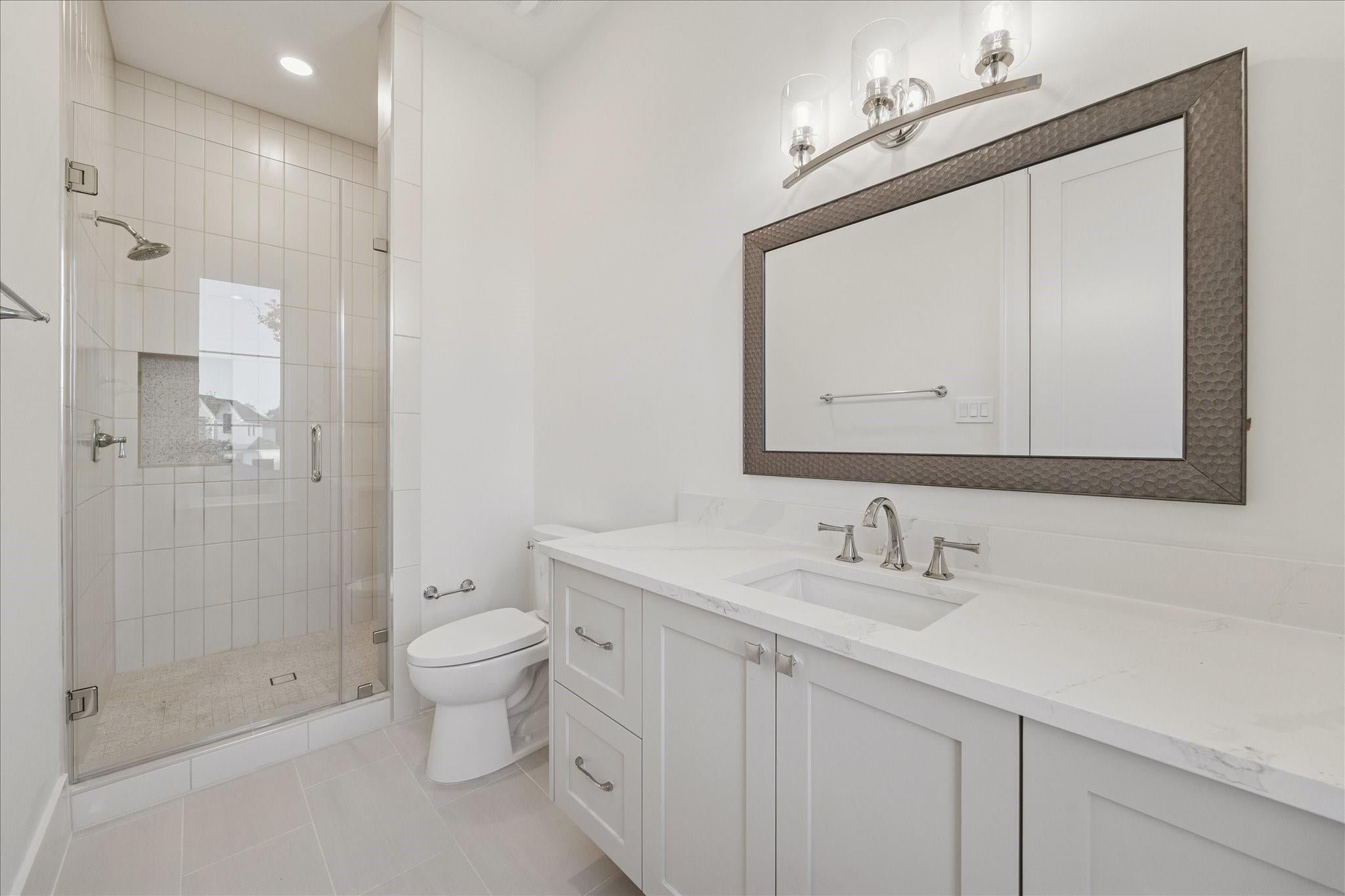 Bellaire, Texas, 77401, United States, 4 Bedrooms Bedrooms, ,6 BathroomsBathrooms,Residential,Pending,2001061