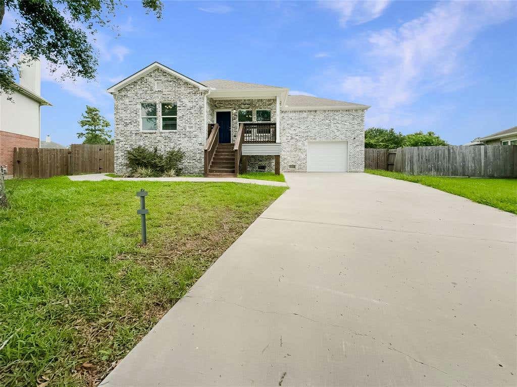 203 GLADE BRIDGE LN, DICKINSON, TX 77539, photo 1 of 15