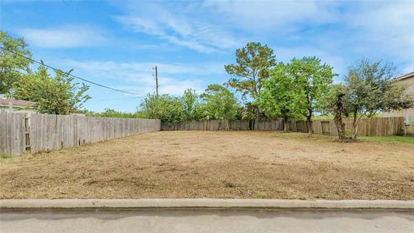 2826 TRACY LN, HIGHLANDS, TX 77562, photo 2 of 12