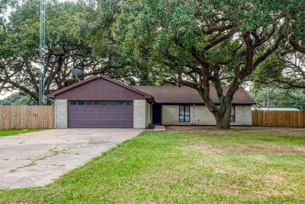 311 BRYAN ST, BOLING, TX 77420, photo 1 of 50